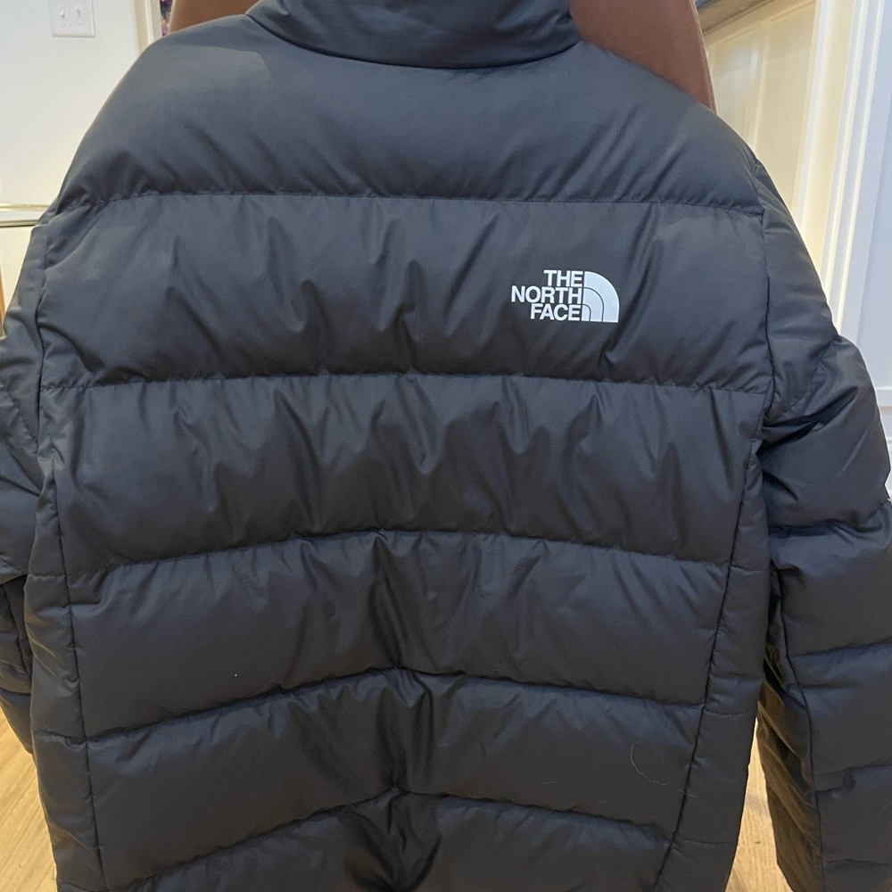 The North Face youth puffer jacket. Black. Large (12) - Picture 4 of 5